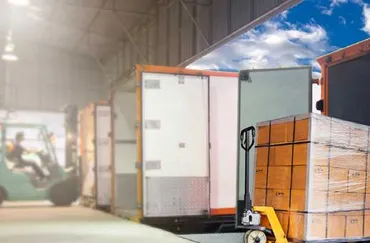 イギリス留学からの帰国、荷物どうする？ 郵送方法からヤマト運輸、Royal Mail、DHLまで徹底解説！イギリスから日本へ、最適な荷物郵送方法を見つけよう！ 費用、日数、サービスを比較