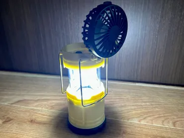 ダイソー】照らすだけじゃない！コスパ最強の「扇風機付 伸縮ランタン」を使ってみた 