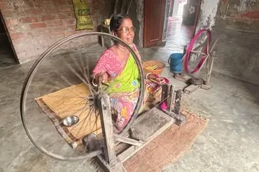 手織りの民族衣装サリーでインドの伝統紡ぐ 東部サンティプル、近年は担い手不足に直面：山陽新聞デジタル