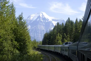 VIAレールの大陸横断列車カナディアン号を徹底解説！バンクーバー～ジャスパーの移動なら、この鉄道の旅がおススメ！ 