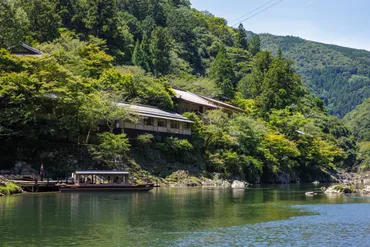 星のや京都：水辺の私邸で時を忘れる旅、その魅力とは？大堰川を望む、洗練された空間と美食体験