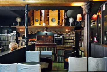 名曲喫茶ライオンとは？渋谷の喧騒から逃れて音楽に浸る空間とは？渋谷の老舗名曲喫茶ライオン、クラシック音楽と歴史が織りなす空間