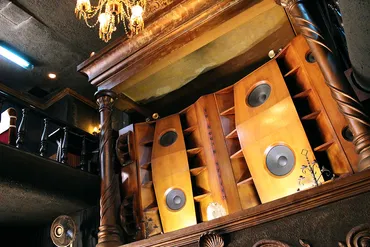 名曲喫茶ライオン】築69年の名建築で見つけたシンプルな楽しみ方