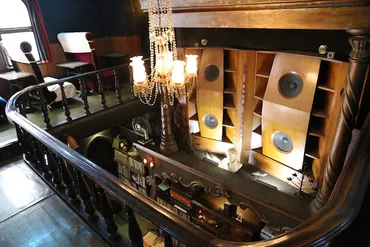 ここが渋谷？昭和にタイムスリップしたような不思議空間「名曲喫茶ライオン」 