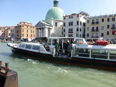 ベネチア旅行はどんな場所？交通手段や観光名所、グルメまで徹底解説！(ベネチア旅行？)ベネチア旅行：アクセス、観光、グルメを網羅！