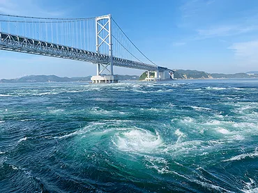 鳴門の渦潮！観潮船や渦の道、春の渦まつりの魅力とは？春の渦まつり、観潮船、渦の道、鳴門海峡の絶景