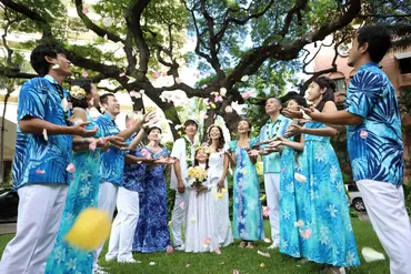 ハワイ結婚式参列 アロハシャツ ムームー ムームーレインボー 