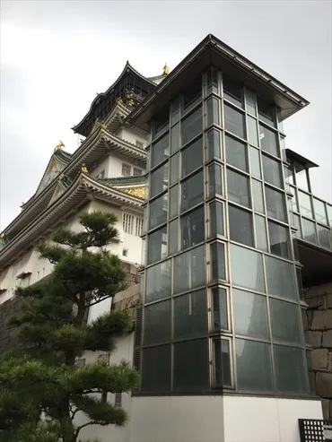 大阪城天守閣のエレベーターは石垣と館内の2箇所、車いすの貸出もOK