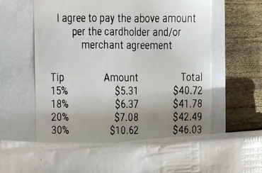 アメリカ旅行のチップ事情 - 観光客が知っておくべきチップの基本(？)アメリカのチップ文化 - レストラン、ホテル、タクシー、様々なシーンでの相場と注意点