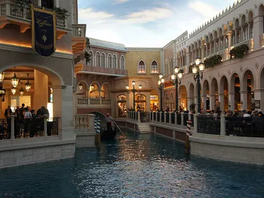 ラスベガス・ショッピングモール徹底攻略！：買い物天国を遊び尽くせ？ラスベガス おすすめショッピングモール：高級ブランドからアウトレットまで