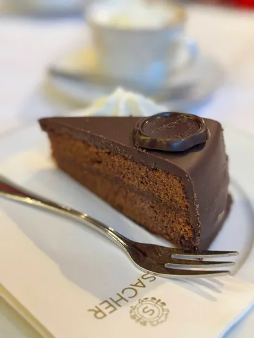 ウィーン、本家と王室御用達の３店でザッハトルテを食べ比べ！ホテル・ザッハー、デメル、ゲルストナーで一番美味しかったのはここ！ 