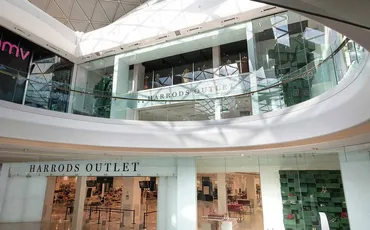 スナップショット: ハロッズ初のアウトレットがロンドンに開業