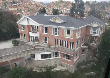 藻谷浩介がラパスで見た「町の高低差と貧富の差」 