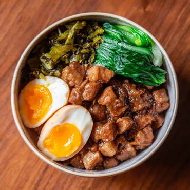 八角で本場感アップ！】日本でもお馴染みの台湾料理：魯肉飯 