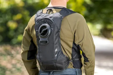 ワークマンで暑さ対策】上半身を冷水が駆け巡る゛アイスマン水冷服゛どれくらい冷える? サーモグラフィー検証│WEBヤングマシン