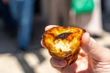 エッグタルトの世界旅行：ポルトガル発祥から香港食べ比べまで（？マーク）エッグタルト：ポルトガル、香港、多様なスタイル