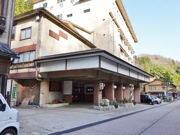 閉館】アニメ『花咲くいろは』のモデルにもなったステンドグラス輝く殿方浴場