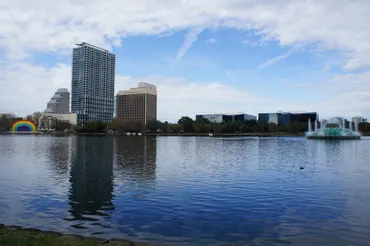 オーランド観光 ~中心地にある憩いの場「エオラ湖」~ – 旅好きの備忘録