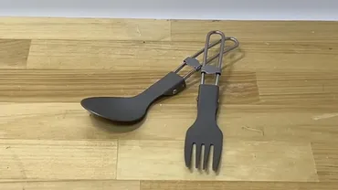 ダイソーからチタン製ギアが登場!折り畳みスプーン&フォークをFUKUがレビュー