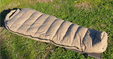 ワークマンの「100%天然ダウンシュラフ」を気温0度のキャンプで使ってみたら朝まで熟睡だった 体温を逃さない工夫とは?(1/2 ページ)