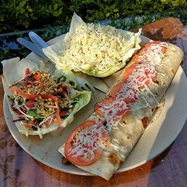 リシケシのヴィーガンレストラン探訪：ヨガとビーガン食の聖地はどんな場所？ヨガの聖地リシケシ おすすめビーガンレストラン