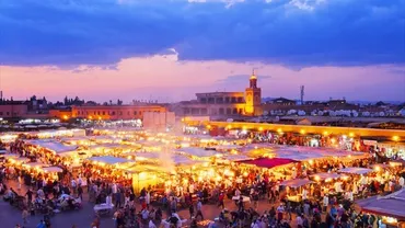 モロッコ】光が灯り活気が満ちる、砂漠の理想郷「ジャマ・エル・フナ広場」