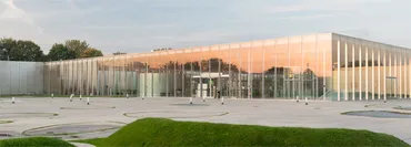 建築家ユニットのSANAAの建築作品12選。代表作の金沢21世紀美術館やルーブル・ランスなど