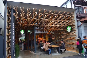 世界のスターバックス】日本が誇る建築家「隈研吾」がデザインしたスターバックス太宰府天満宮表参道店 