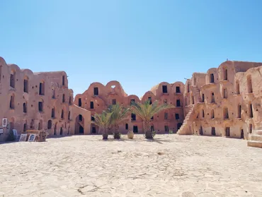 チュニジア南部タタウィンの２つのクサール