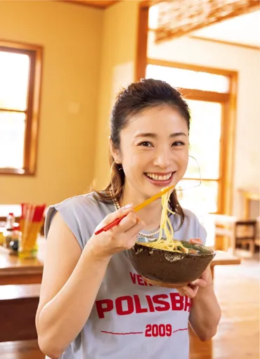 上戸彩が旅する石垣島】優しい味わい派orガッツリ派、好みで選ぶ名物「八重山そば」 （2ページ目） 