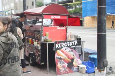 ジャパドッグってどんなお店？バンクーバー発祥のホットドッグ、その魅力とは？カナダ・バンクーバー発祥！ジャパドッグの秘密