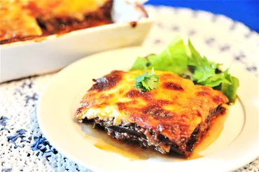 ムサカってどんな料理？東地中海料理ムサカの起源と多様性を徹底解説！ナス、ひき肉、ベシャメルソース…ムサカの魅力に迫る！