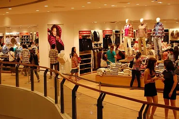 バンコクのユニクロ店舗徹底ガイド！価格や品揃え、ショッピング体験はどう？バンコクでショッピング！ユニクロ店舗の魅力と賢い買い物の方法