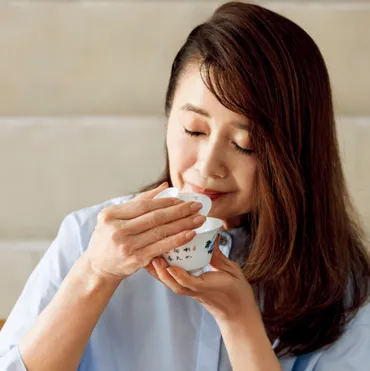 風吹ジュン 中国茶との出会い｜中国茶の世界を彩る女優、風吹ジュンさんとは？　彼女の生き方とは？風吹ジュンさんの中国茶ライフ：癒やしと新たな挑戦