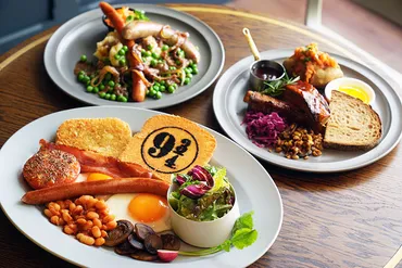 ワーナーブラザース スタジオツアー東京には「ハリー・ポッター」の世界を体感できる魔法グルメがいろいろあった！  アンブリッジ教授のアフタヌーンティー、9と3/4番線オールデイブレックファスト…ワクワクだらけ 