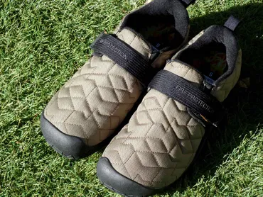 火の粉に強い！ワークマン『防炎防寒キャンパーモック』の2023モデルをレビュー 