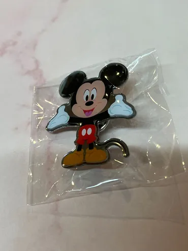 ディズニーストアの魅力とは？ガチャガチャ、限定グッズ、30周年記念イベントについて解説！ディズニーストア、進化し続ける魅力