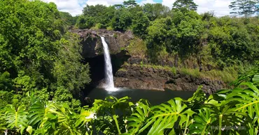 レインボー・フォールズ（レインボー滝） » 虹が架かる滝！ ／ ヒロ ハワイ島
