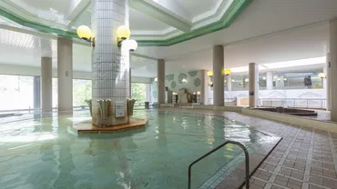 5つの泉質の温泉を一度に！ 広さ1500坪の大浴場にはサウナも 