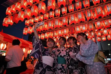 浴衣姿、はじける笑顔 とうかさん大祭 4年ぶり、歩行者天国も 広島 ／広島 