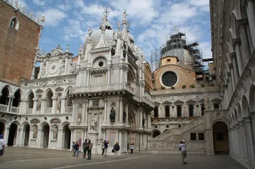 イタリアの見どころを訪ねました② ベネチア(ゴンドラ、溜息橋、ｻﾝﾏﾙｺ寺院、ドゥカーレ宮殿、サンマルコ広場)』ベネチア(イタリア)の旅行記・ブログ  by 花好京人さん【フォートラベル】