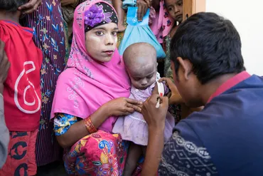 ロヒンギャ危機/ミャンマー・ラカイン州:社会サービスを失った北部の人々 劣悪な南部のキャンプに暮らす子ども6万人