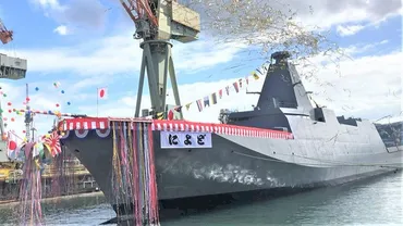 もがみ型護衛艦の、番艦「によど」から就役時に設置(高橋浩祐)