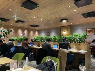 カフェルノアール()コンセント席で作業可。広い喫煙エリアもある喫茶店