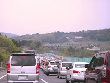 渋滞の時は「走行車線」と「追い越し車線」のどちらを走ると早い？ プロドライバーが車線を選択する時のコツ (3/3) 