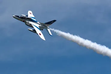 航空自衛隊「ブルーインパルス」展示飛行は時分~。エアフェスタ浜松