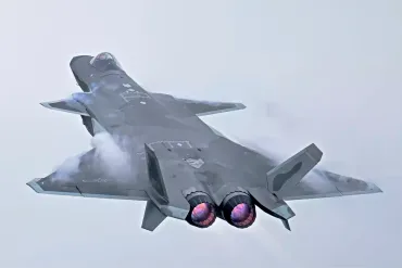 中国の新型ステルス機かネットで画像公開も米中は沈黙