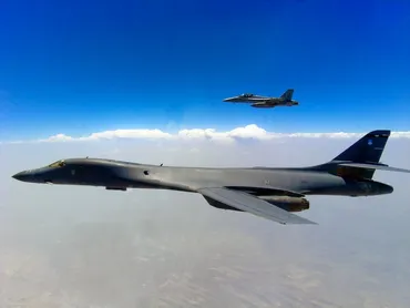 戦略爆撃機：