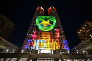 都庁プロジェクションマッピング『TOKYO Night & Light』の見どころは？YOASOBI、ガンダムなど、話題の映像が目白押し！