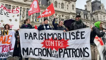 フランス年金改革法案、マクロン大統領が署名 支給開始年齢64歳に引き上げ 